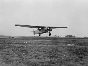 Com Byrds attempt to fly the Atlantic. The America in flight. 24 June 1927