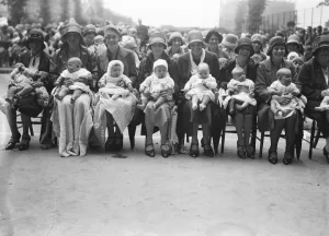 Mothers Prints: Competitors in the baby show held by Wandle Park, Croydon. 13 August 1930