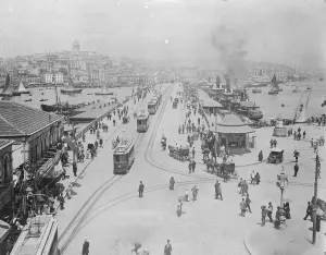 Constantinople on the coast of Turkey The newly rebuilt Galata bridge 21 November 1922