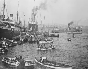 Constantinople in Turkey Shipping in the docks 21 November 1922