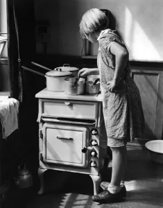 Kitchen Prints: Cookery lesson in 1946 A TopFoto