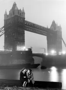 London Prints: Courting couple 40s / 50s with Tower Bridge in background love couple romance romantic