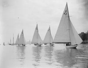Cowes Regatta The start of the race for 6 metre class yachts for Sir John Wards Cup
