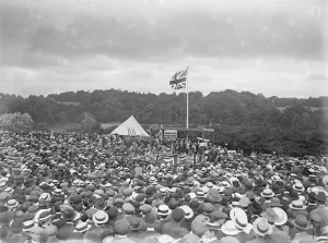 Fashionista Prints: The crowd at Drumbeg