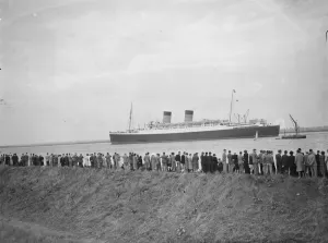 Crowds gather on the bank of the Thames estuary at Long Reach in Dartford, Kent