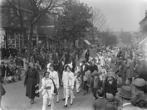 The crowning of Chislehursts May Queen. 1937