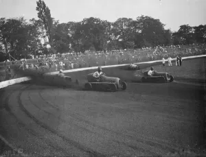 The Crystal Palace miniature car racing grand prix. Basil de Mattos leading at the bend