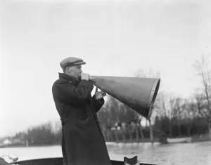 Message Prints: The Dark Blues at Work The Oxford crew at practice at Bourne and Mr Horsefall