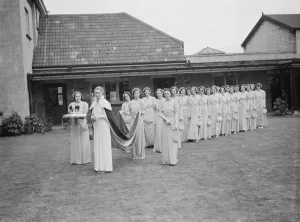 Crown Prints: The Dartford Carnival Queen with her attendees. 1938
