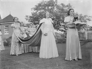 The Dartford Carnival Queen and her attendees. 1939