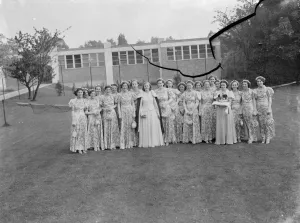 The Dartford Carnival Queen and her attendees. 1939