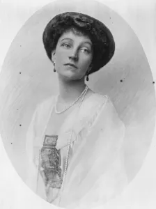 Daughter of ex Crown Prince to marry a socialist. Princess Elisabeth of Windisch Graetz
