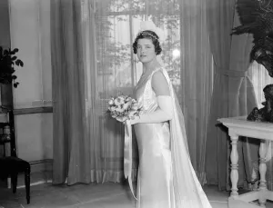 Daughter of famous American hostess in London presented at court. Miss Audrey Warren Pearl