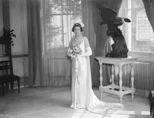 Bouquet Prints: Daughter of famous American hostess in London presented at court. Miss Audrey Warren Pearl