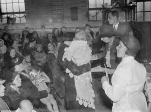 Mothers Prints: Days Lane infants welfare, Sidcup, Kent. 1936