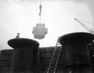 The delicate task of removing the arches of Waterloo Bridge has now been completed