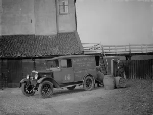 Tavern Prints: A delivery of beer barrels at the Long Reach Tavern, Dartford, Kent