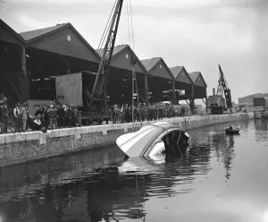 Demonstration of self righting lifeboat ( motor ) at West India Docks 12 June 1925
