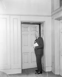The deputy leader of the House and the secret door. Mrs J R Clynes, the deputy
