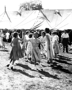 Education Prints: A display of country dancing by the 1st Meopham Girl Guides - A Newcastle Reel