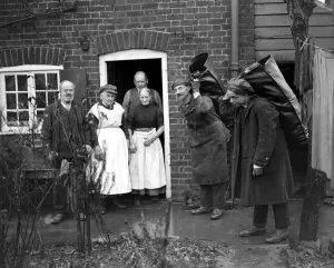 Distribution The Kings Coal at Windsor. Being delivered to a Windsor Almshouse. 1925