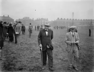Doncaster St Leger meeting. Mr Frank Curzon. 13 September 1923
