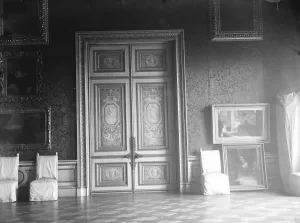 Dorchester House ( Park Lane ) for sale. The strikingly embellished doorway leading