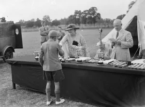 Dr M Williams giving out prizes for sports day at Sidcup County School for Boys