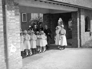 Clergy Prints: Dr Wiseman at Farringtons New Chapel. 1934