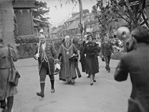 Procession Collection: The Duchess of Kent and the Mayor of Dartford. 1938
