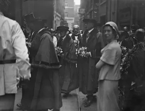 Framed Print : Earl of Athlone takes part as Vintners procession takes place with ancient ceremony Framed Print : Earl of Athlone takes part as Vintners procession takes place with ancient ceremony