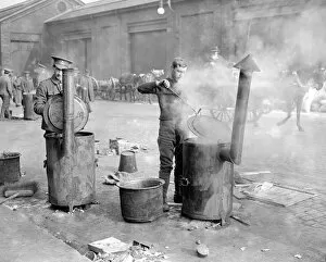 Images Dated 7th January 2016: Easter Rising (originally captioned The Dublin rebellion) British soldiers cooking