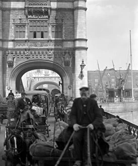 Bridge Collection: Edwardian London. Horsedrawn traffic crossing Tower Bridge. Early 1900s