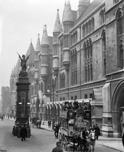 London Prints: Edwardian London. An open topped, horsedrawn omnibus goes past the Temple Bar