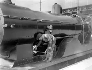 Maintenance Prints: Engine oiling at Waterloo ? TopFoto