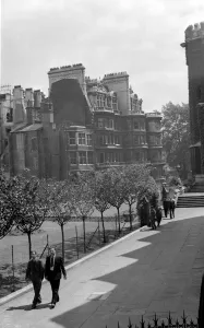 London Prints: England, London Temple Gardens Late 1940s, early 1950s A TopFoto