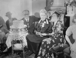 Englands oldest woman celebrates 105th birthday with party. Royal congratulations