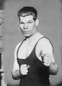 English boxers great task : three contests in one week. Phil Scot will attempt