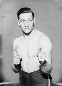 English boxers great task : three contests in one week. Phil Scot will attempt