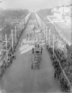 Enormous early morning crowds watch Coronation procession rehearsal. Enormous crowds