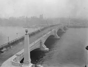 Erecting stands and Royal Enclosure for new Lambeth Bridge opening by King