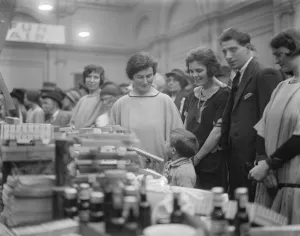 Fair Prints: Ex - Premiers daughter sells Labour Rock. Miss Ishbel MacDonald selling