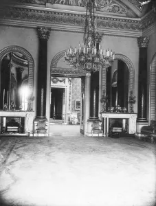 Although the external appearance of Buckingham Palace has been greatly improved in