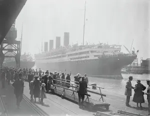 Spectators Prints: The famous Cunard liner Aquitania leaving Southampton for New York on Saturday