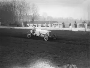 Famous drivers to set up new record for 1500 cc cars at Crystal Palace on Saturday