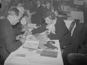 Fashion at the stamp dealers bourse. Experts from all over the world in London