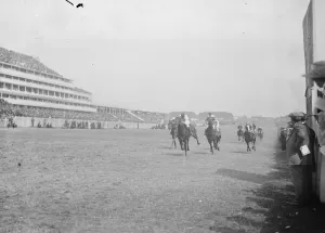 The Finish of the Race for the Oaks 1919