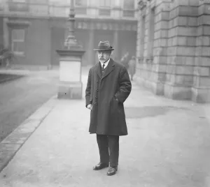 First meeting of Irish Free State Senate in Dublin. Mr Thomas Linehan arriving