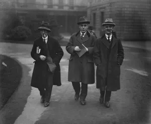 First meeting of Irish Free State Senate in Dublin. ( Left ) Cathal O Shannon