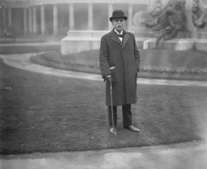First meeting of Irish Free State Senate in Dublin. Mr Benjamin Haughton arriving